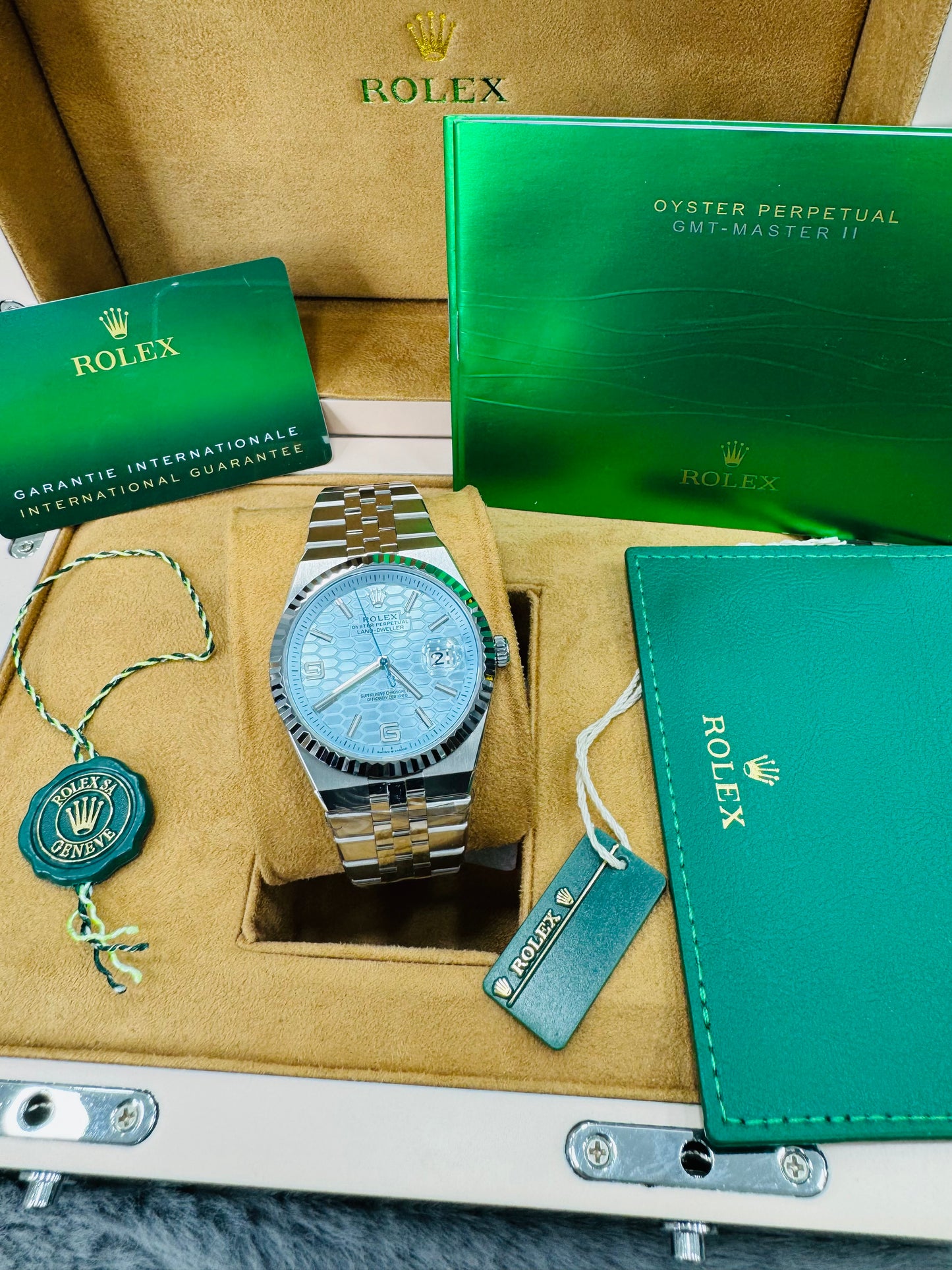 Rolex Land-Dweller 127336 honeycomb-motif dial & Flat Jubilee bracelet 40mm Dial Swiss Grade Men's Watch