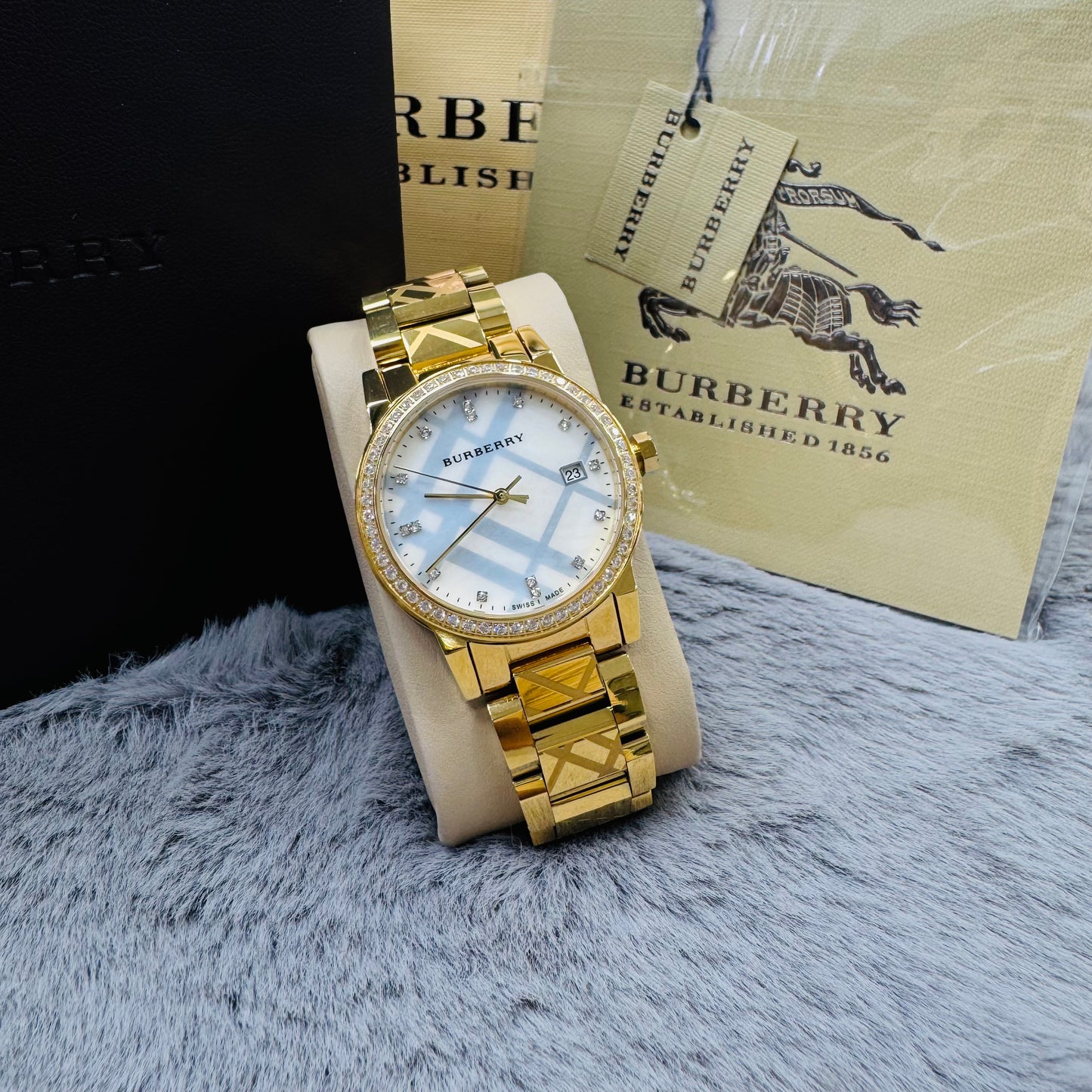 Burberry BU9145 Full Gold-Tone White Dial Quartz Stainless Steel Chain Ladies Watch
