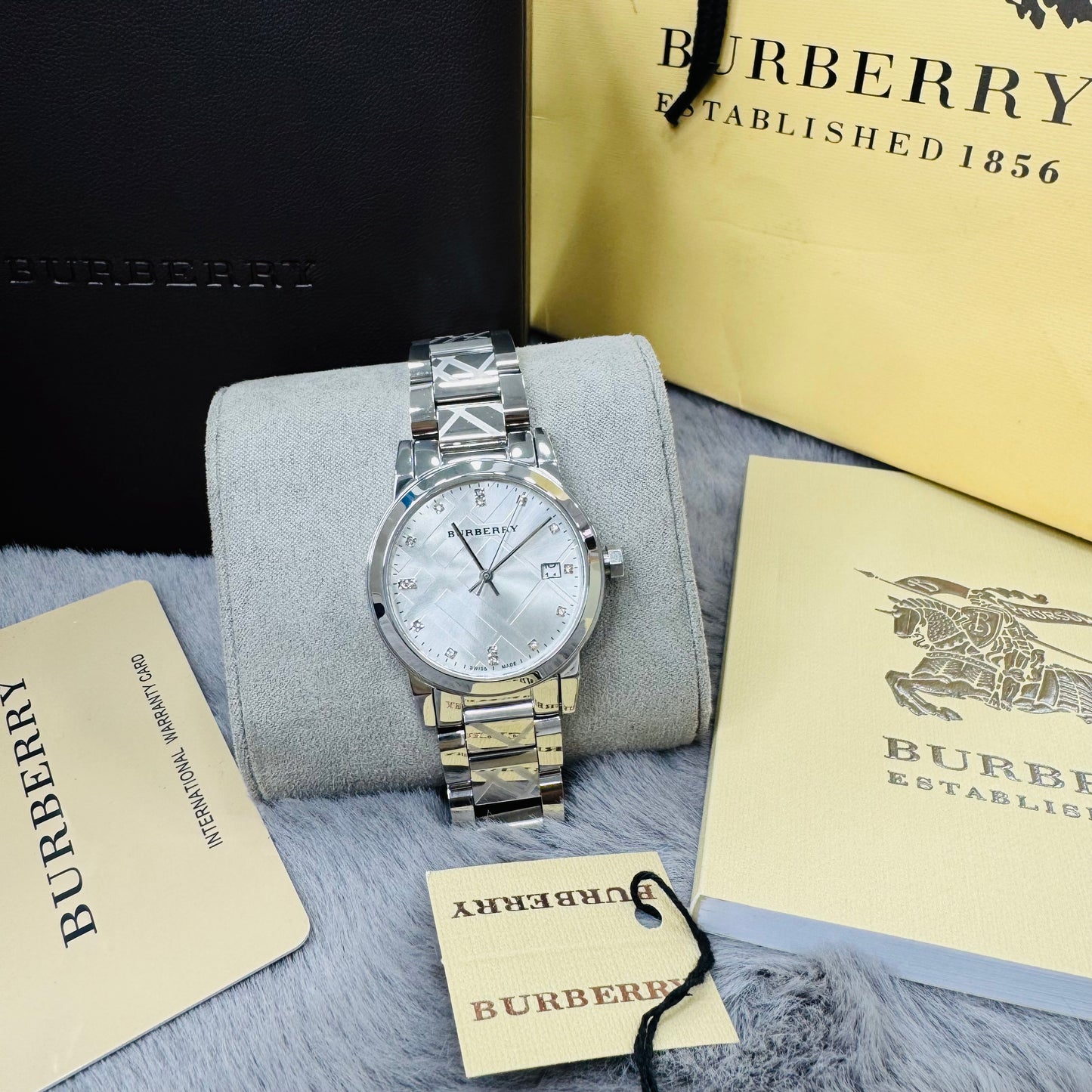 Burberry Sliver Dial Quartz Stainless Steel Chain Ladies Watch